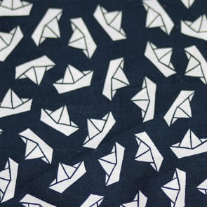 Papierschiffe dunkelblau